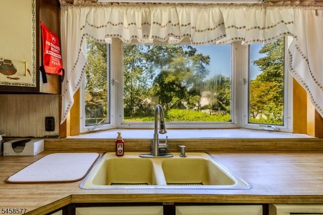 1530 Windrew Ave, South Plainfield Boro, NJ 07080