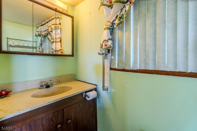 1530 Windrew Ave, South Plainfield Boro, NJ 07080