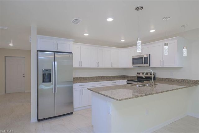2120 French ST, Fort Myers, FL 33916