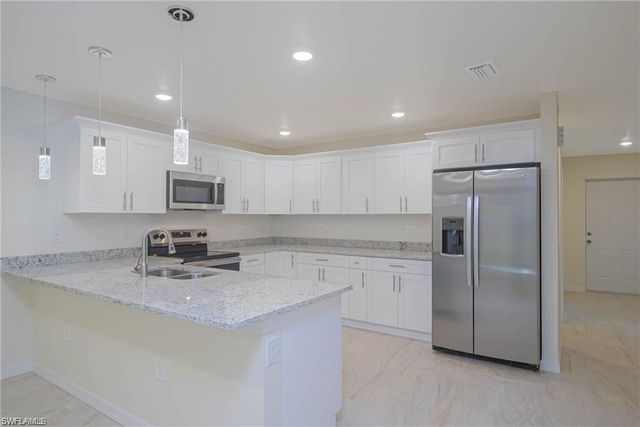 2120 French ST, Fort Myers, FL 33916