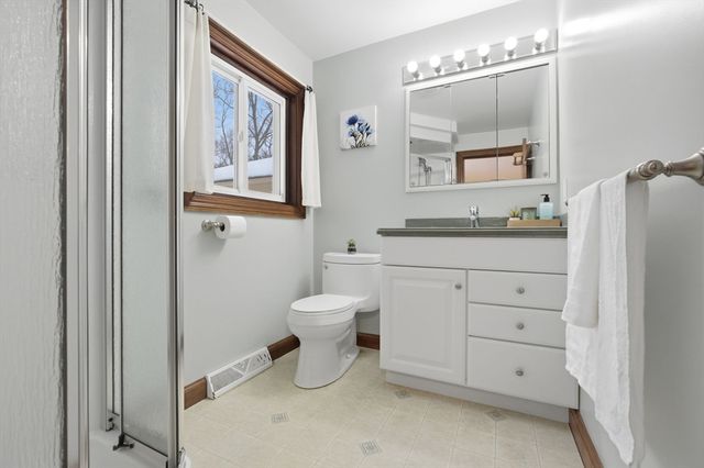 5 Crest Dr W, Dover, MA 02030