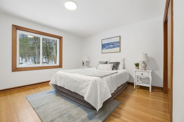 5 Crest Dr W, Dover, MA 02030