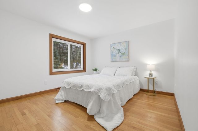 5 Crest Dr W, Dover, MA 02030