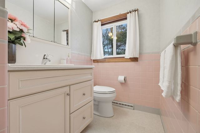 5 Crest Dr W, Dover, MA 02030