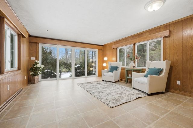 5 Crest Dr W, Dover, MA 02030