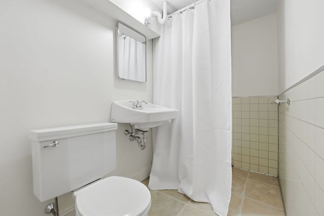 5 Crest Dr W, Dover, MA 02030