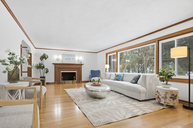 5 Crest Dr W, Dover, MA 02030