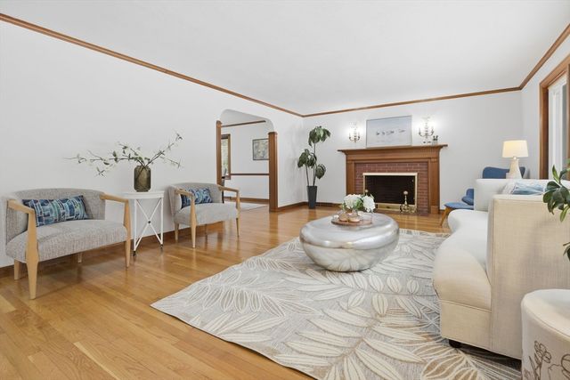 5 Crest Dr W, Dover, MA 02030