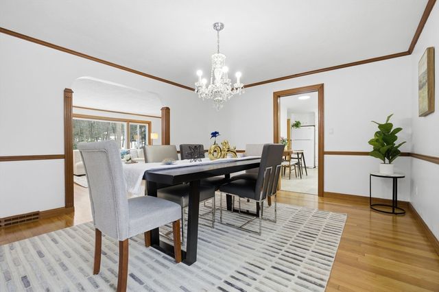 5 Crest Dr W, Dover, MA 02030