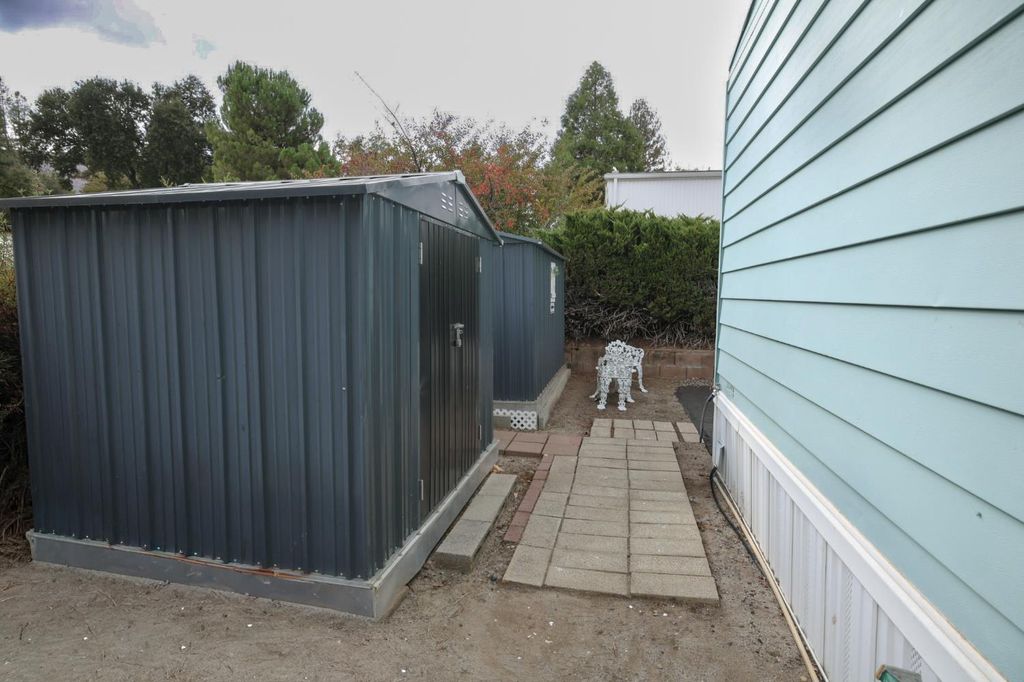Image 12 of property listing at 39678 Road 425b # 41, Oakhurst, CA 93644