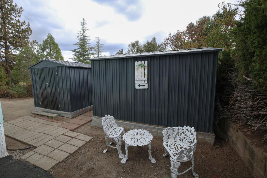 Image 14 of property listing at 39678 Road 425b # 41, Oakhurst, CA 93644