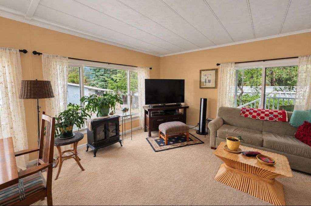 Image 37 of property listing at 39678 Road 425b # 41, Oakhurst, CA 93644