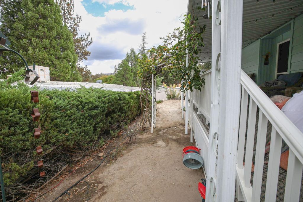 Image 4 of property listing at 39678 Road 425b # 41, Oakhurst, CA 93644