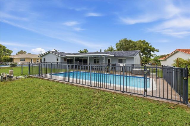 8515 NW 26th Dr, Coral Springs, FL 33065