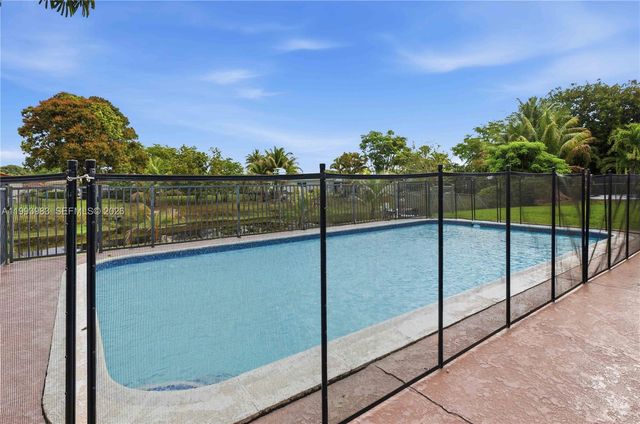 8515 NW 26th Dr, Coral Springs, FL 33065