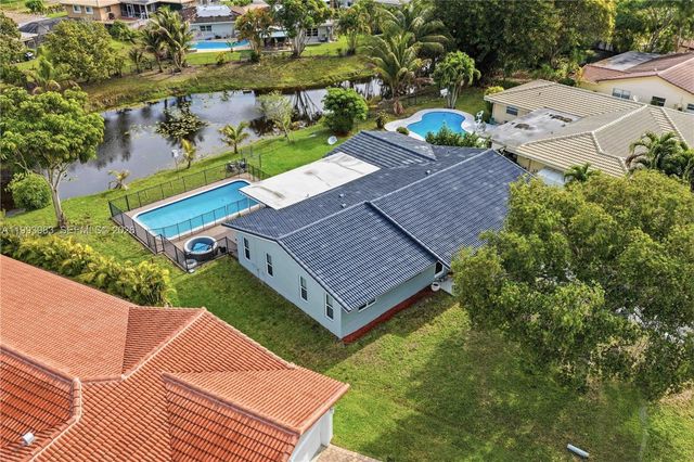 8515 NW 26th Dr, Coral Springs, FL 33065