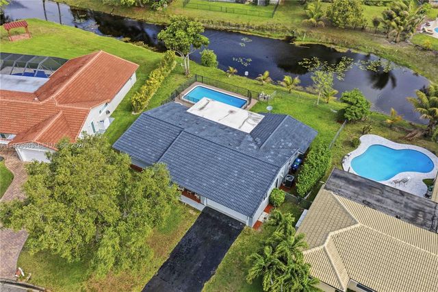 8515 NW 26th Dr, Coral Springs, FL 33065