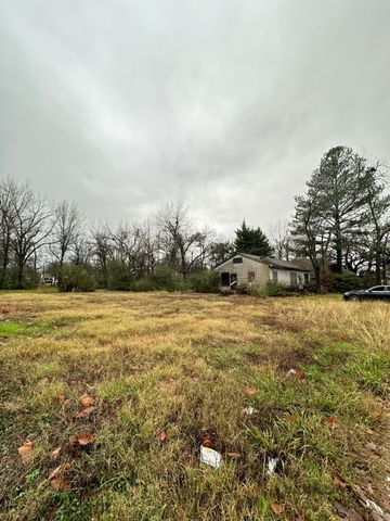 2225 Bonham Street, Paris, TX 75460