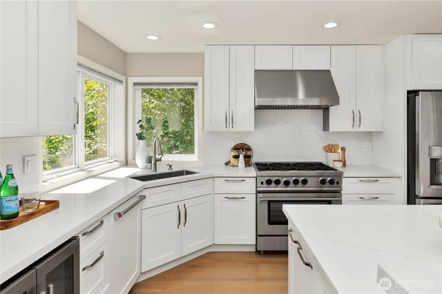 9210 Parkwood Ridge Road, Mercer Island, WA 98040