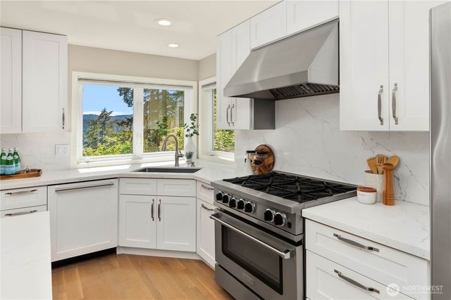 9210 Parkwood Ridge Road, Mercer Island, WA 98040