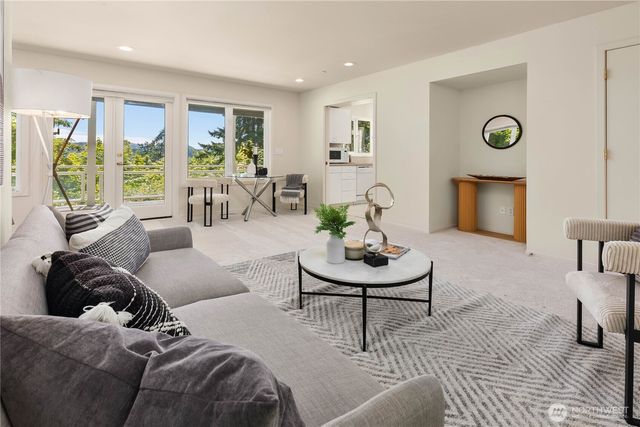 9210 Parkwood Ridge Road, Mercer Island, WA 98040