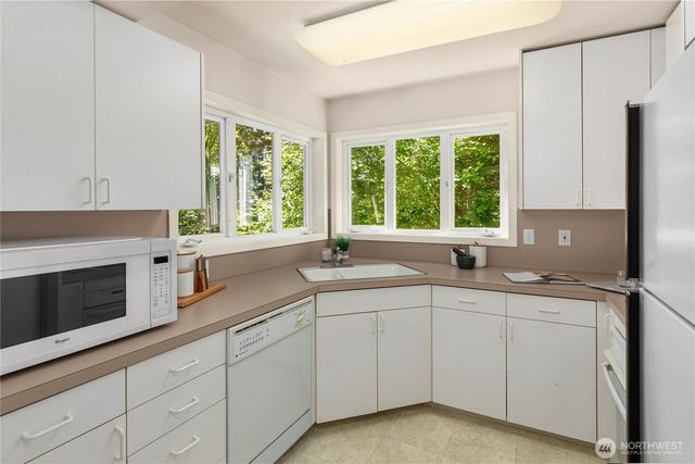 9210 Parkwood Ridge Road, Mercer Island, WA 98040