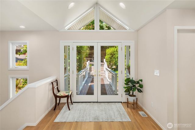 9210 Parkwood Ridge Road, Mercer Island, WA 98040