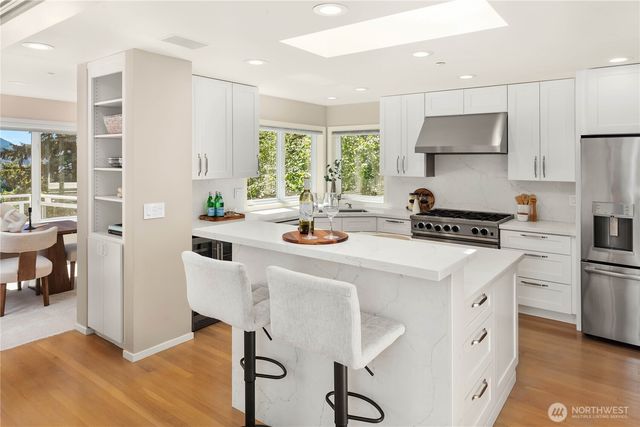 9210 Parkwood Ridge Road, Mercer Island, WA 98040