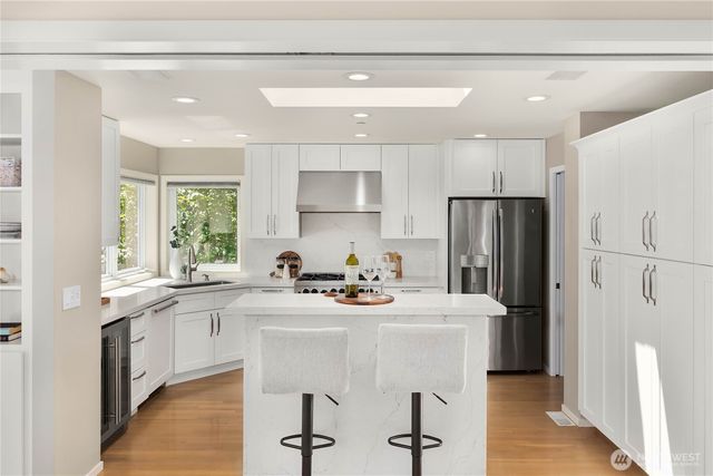 9210 Parkwood Ridge Road, Mercer Island, WA 98040