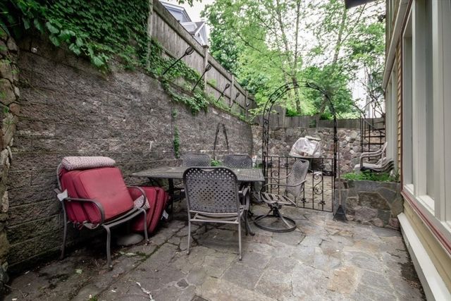 18 Atherton Road 1, Brookline, MA 02446