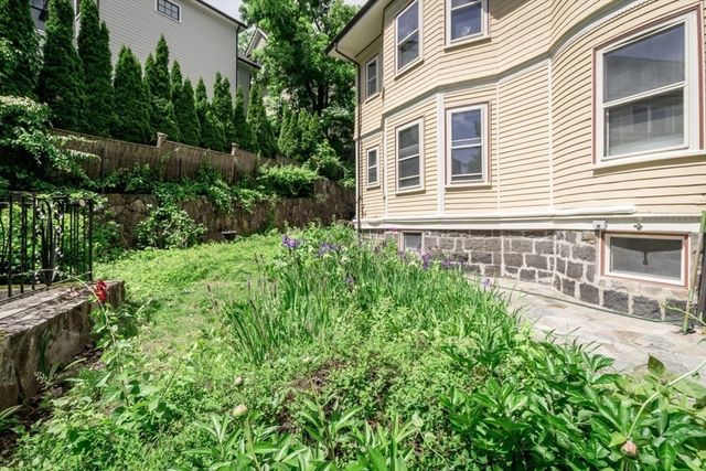 18 Atherton Road 1, Brookline, MA 02446