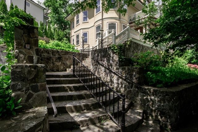 18 Atherton Road 1, Brookline, MA 02446