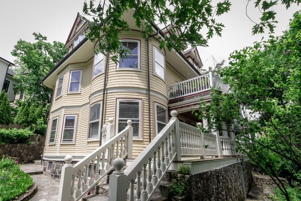 18 Atherton Road 1, Brookline, MA 02446