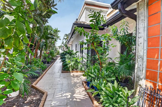6502 Via Benita, Boca Raton, FL 33433