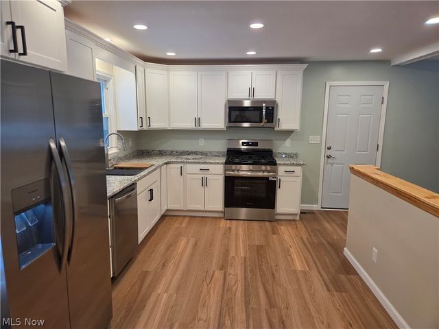 1075 NE River Road, Lake Milton, OH 44429