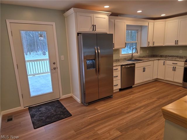 1075 NE River Road, Lake Milton, OH 44429