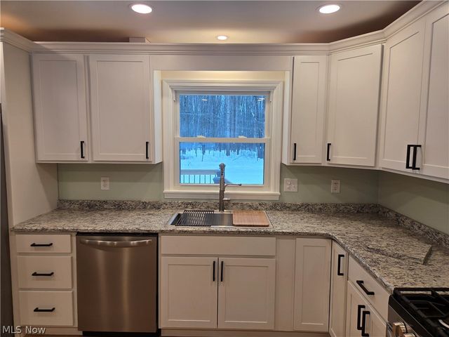 1075 NE River Road, Lake Milton, OH 44429