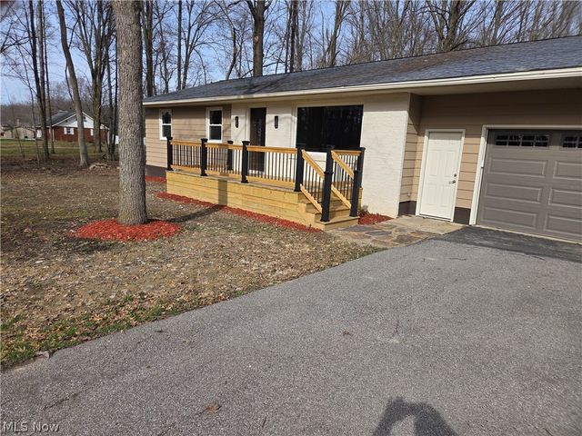 1075 NE River Road, Lake Milton, OH 44429