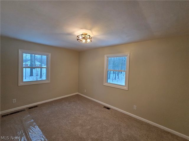 1075 NE River Road, Lake Milton, OH 44429