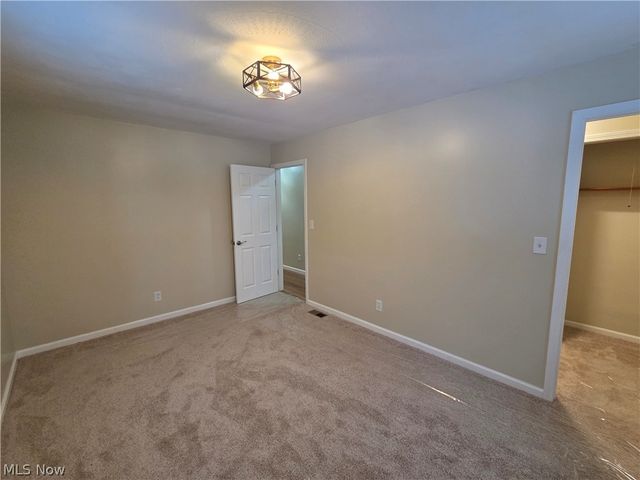 1075 NE River Road, Lake Milton, OH 44429