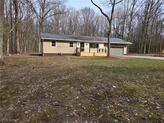 1075 NE River Road, Lake Milton, OH 44429