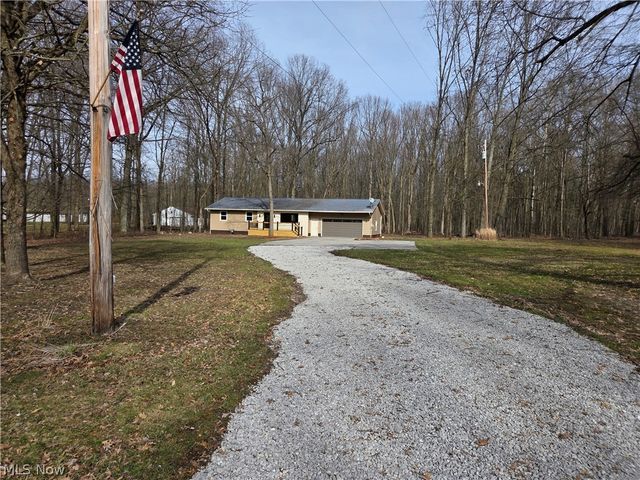 1075 NE River Road, Lake Milton, OH 44429