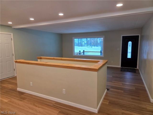 1075 NE River Road, Lake Milton, OH 44429