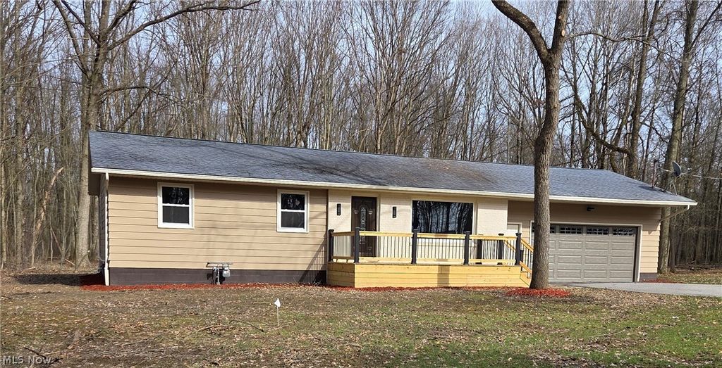 1075 NE River Road, Lake Milton, OH 44429
