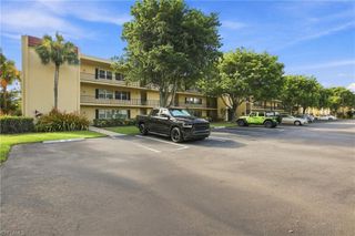 1087 Forest Lakes DR 302, Naples, FL 34105