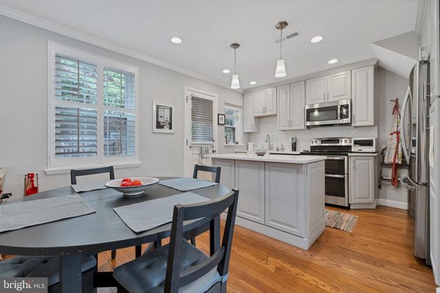 3043 S ABINGDON ST, Arlington, VA 22206
