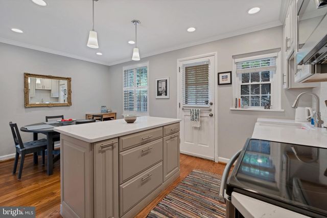 3043 S ABINGDON ST, Arlington, VA 22206