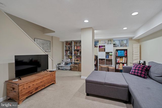 3043 S ABINGDON ST, Arlington, VA 22206