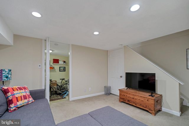 3043 S ABINGDON ST, Arlington, VA 22206