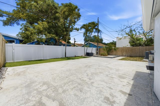 715 Green Street, West Palm Beach, FL 33405